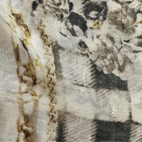 SOLD Balmain Modal & Cashmere Square Scarf/Shawl - Picture 7 of 9